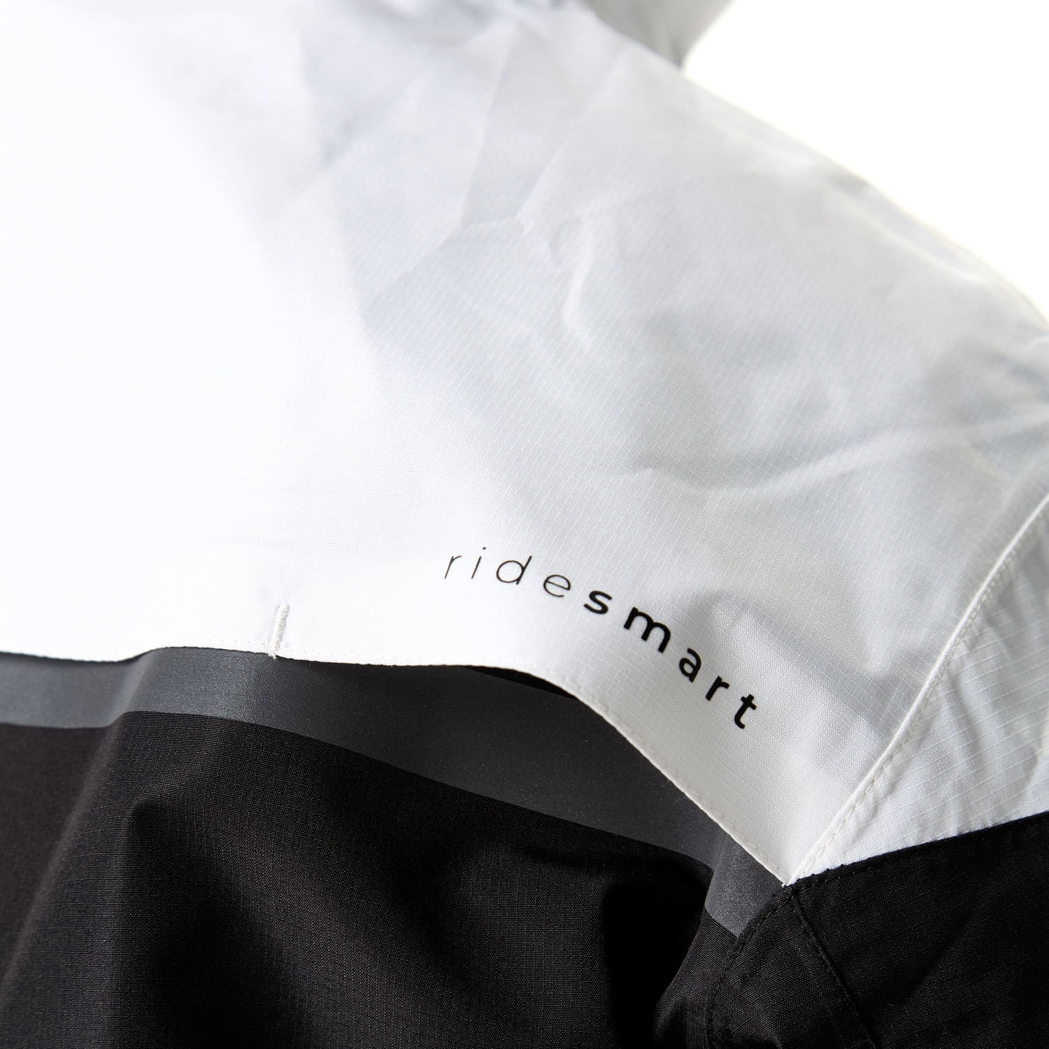 Campera NTO Wind Hombre Negra / Blanca