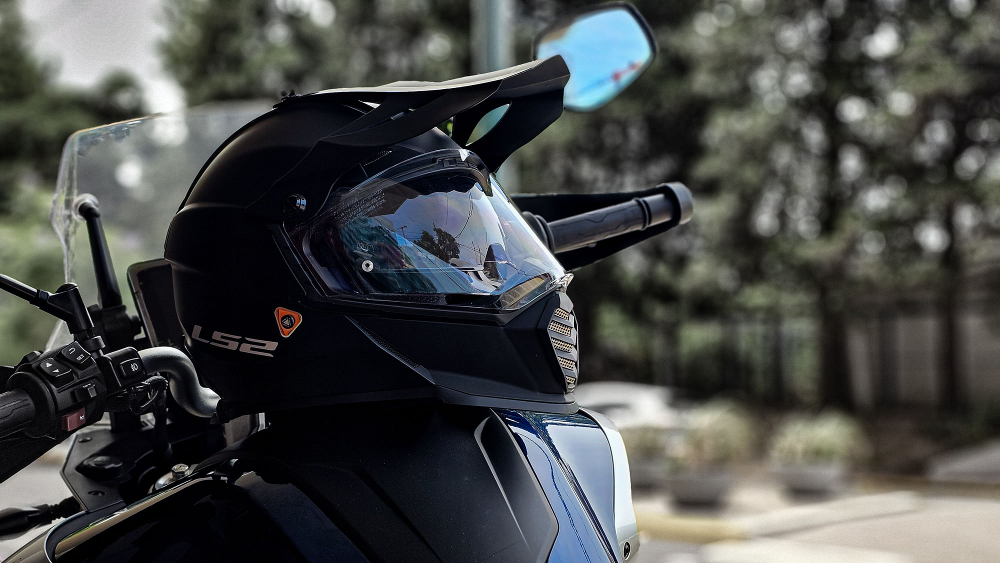 Casco LS2 436 Pioneer Solid Negro / Mate