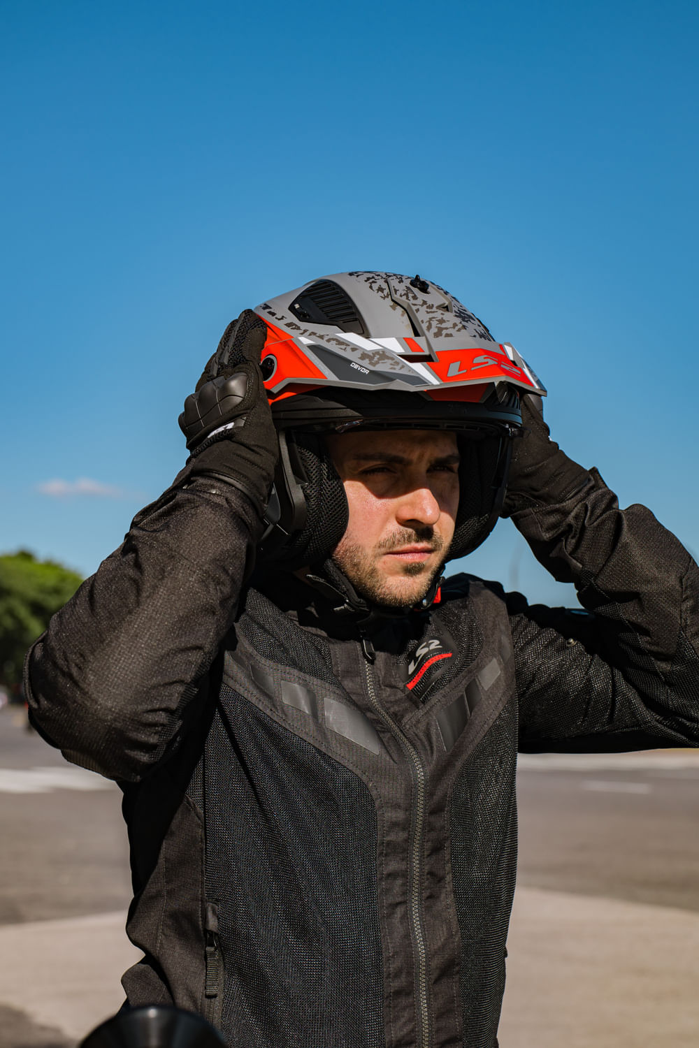 Casco LS2 606 Drifter Devor Titanium Negro / Rojo / Mate