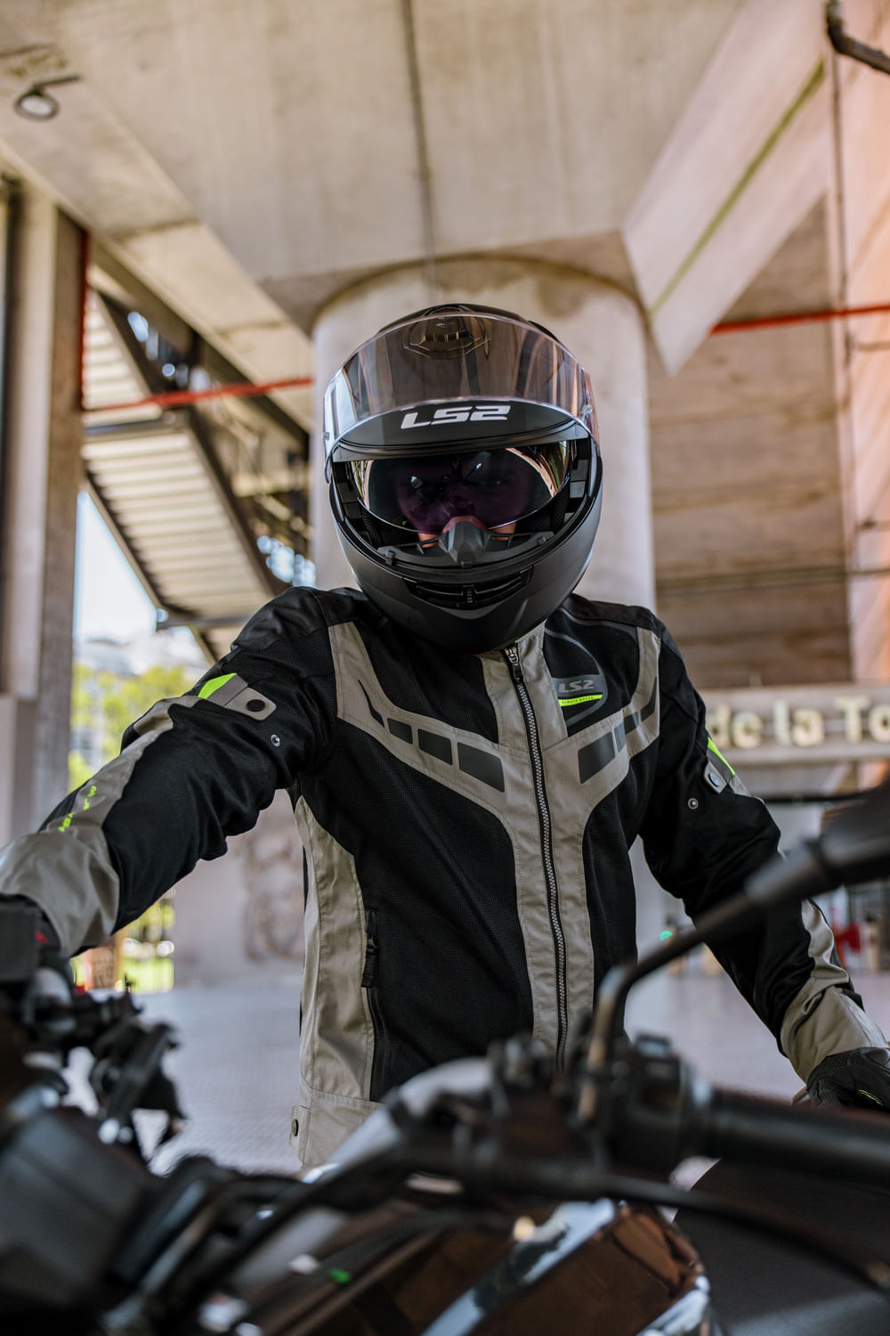 Casco LS2 908 Strobe Solid Negro / Mate