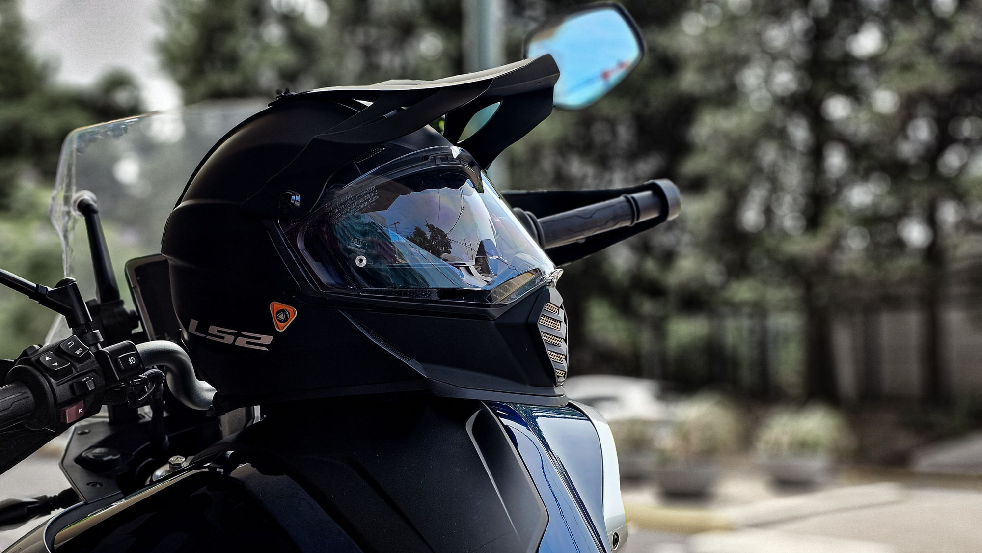 Casco LS2 436 Pioneer Solid Negro / Mate