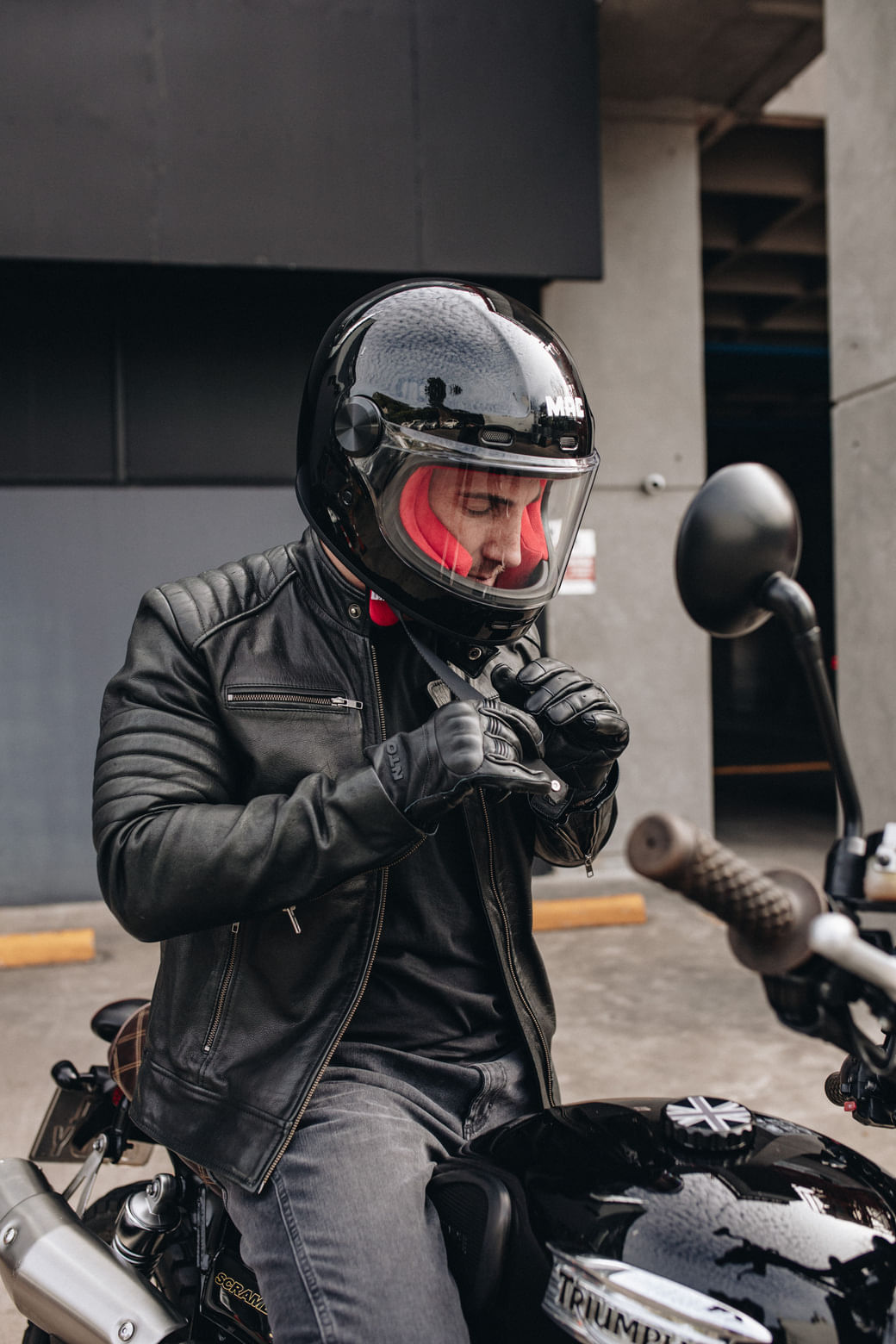 Casco MAC 006 Rooster Solid Negro / Brillo