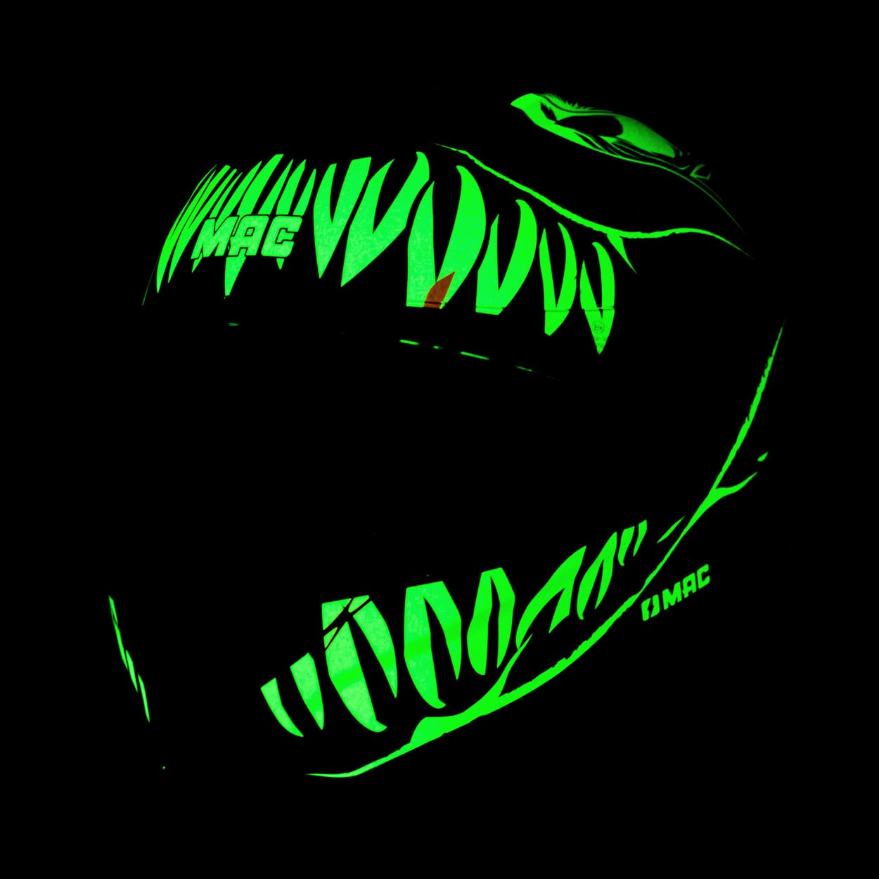 Casco MAC 070 Volt Makabro Negro / Blanco / Mate