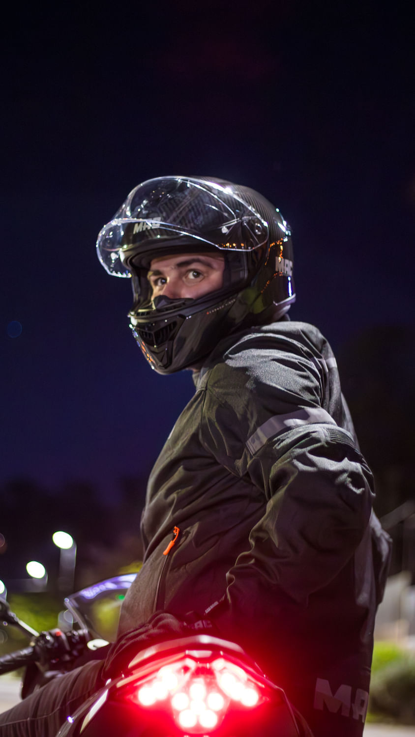 Casco MAC 861 Alpha Carbono Solid Negro / Brillo