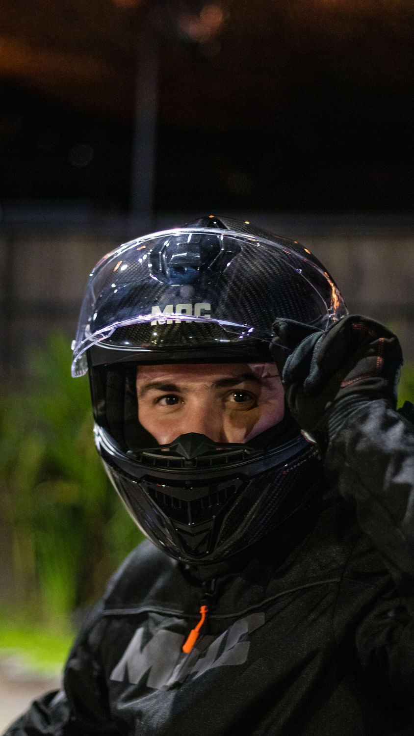 Casco MAC 861 Alpha Carbono Solid Negro / Brillo