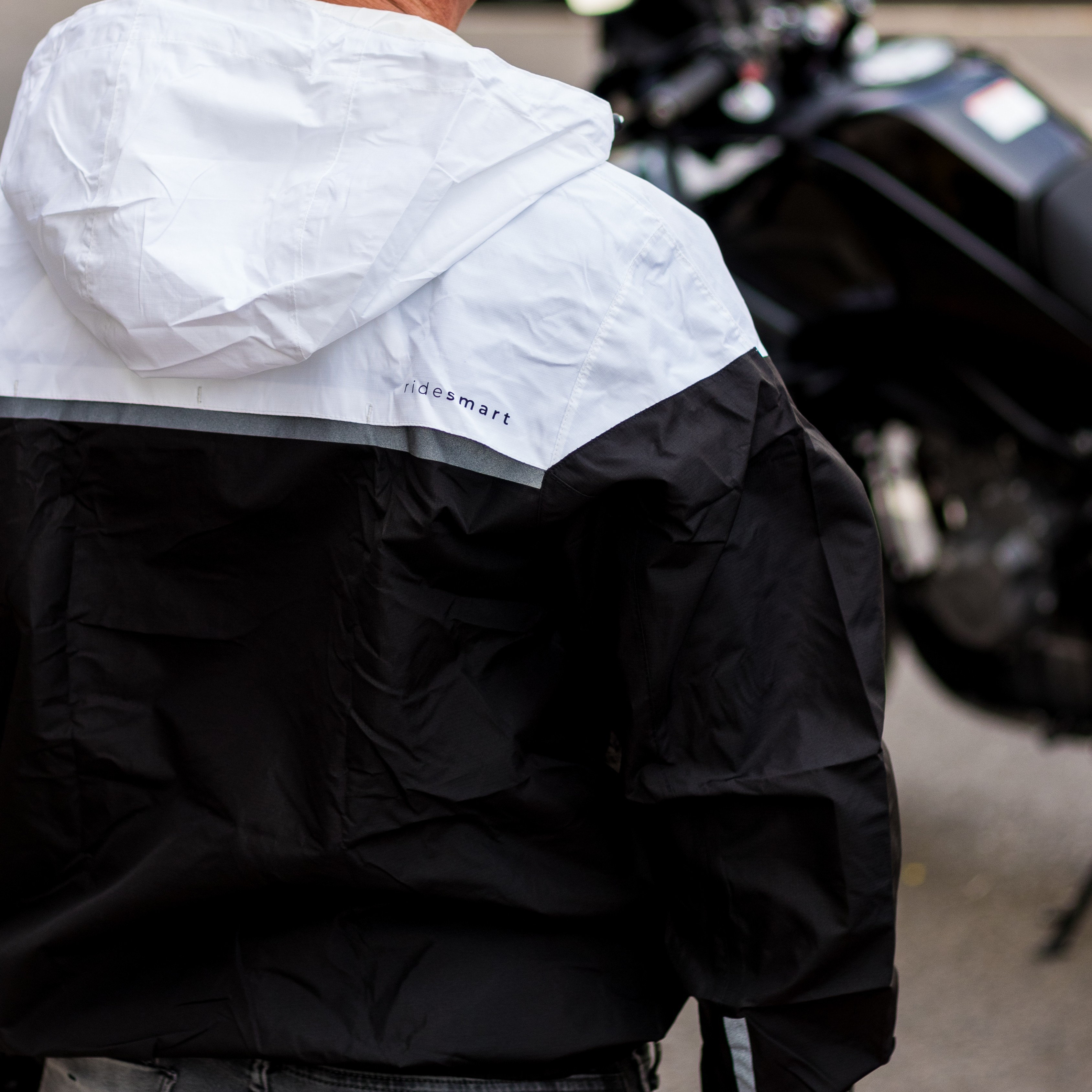 Campera NTO Wind Hombre Negra / Blanca