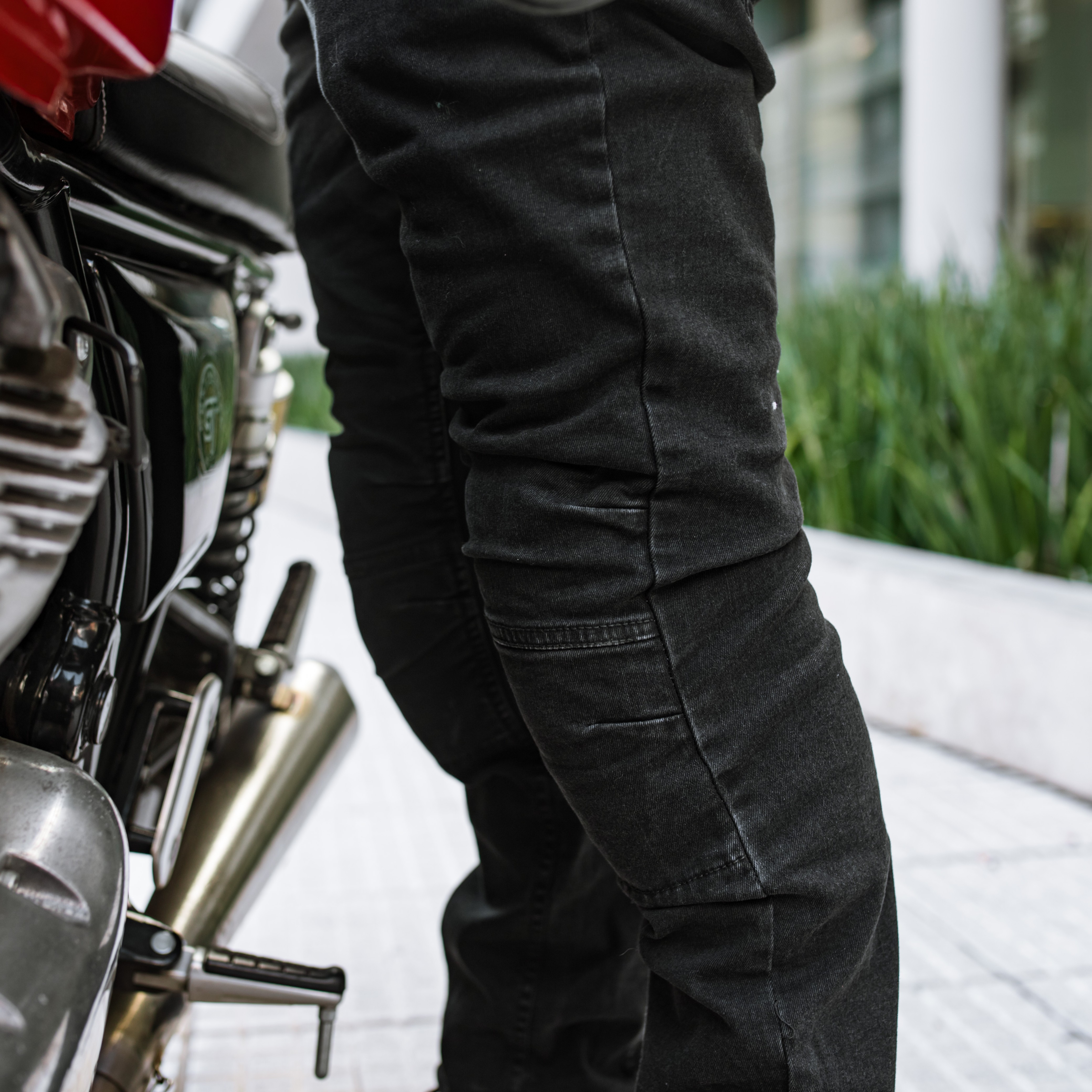 Jean NTO Con Protecciones 390Cc Hombre Negro