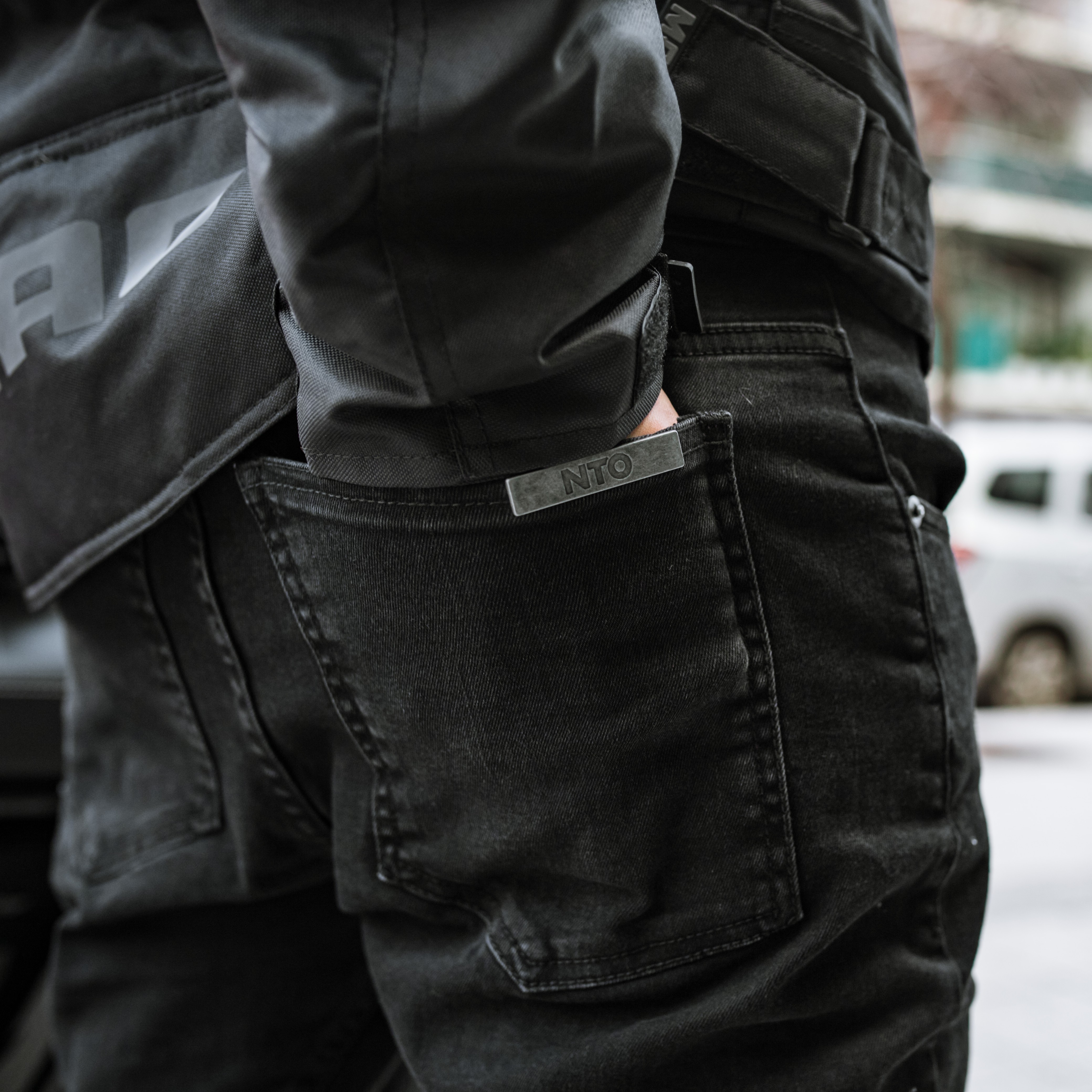 Jean NTO Con Protecciones 390Cc Hombre Negro