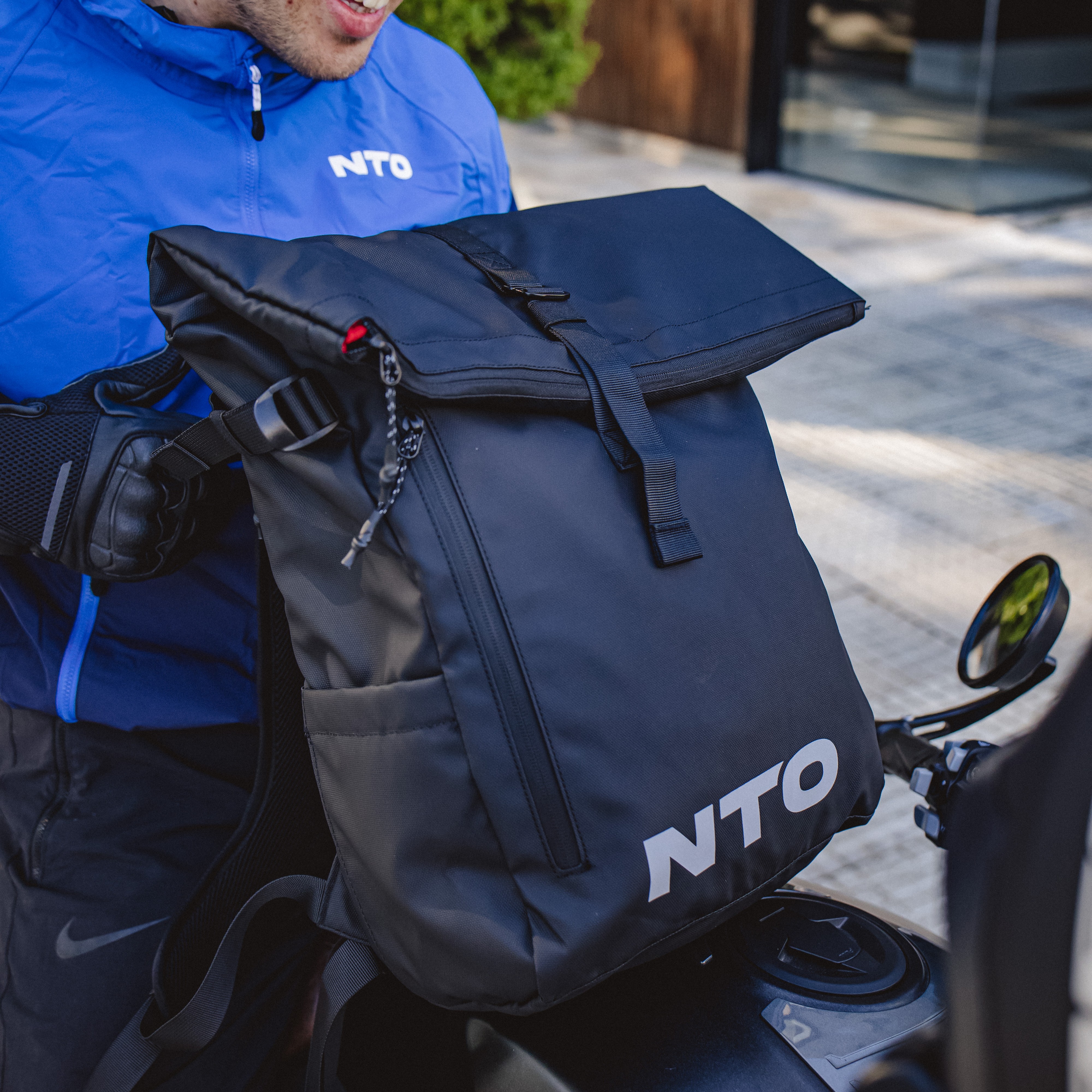 Mochila NTO Roll Top Negro