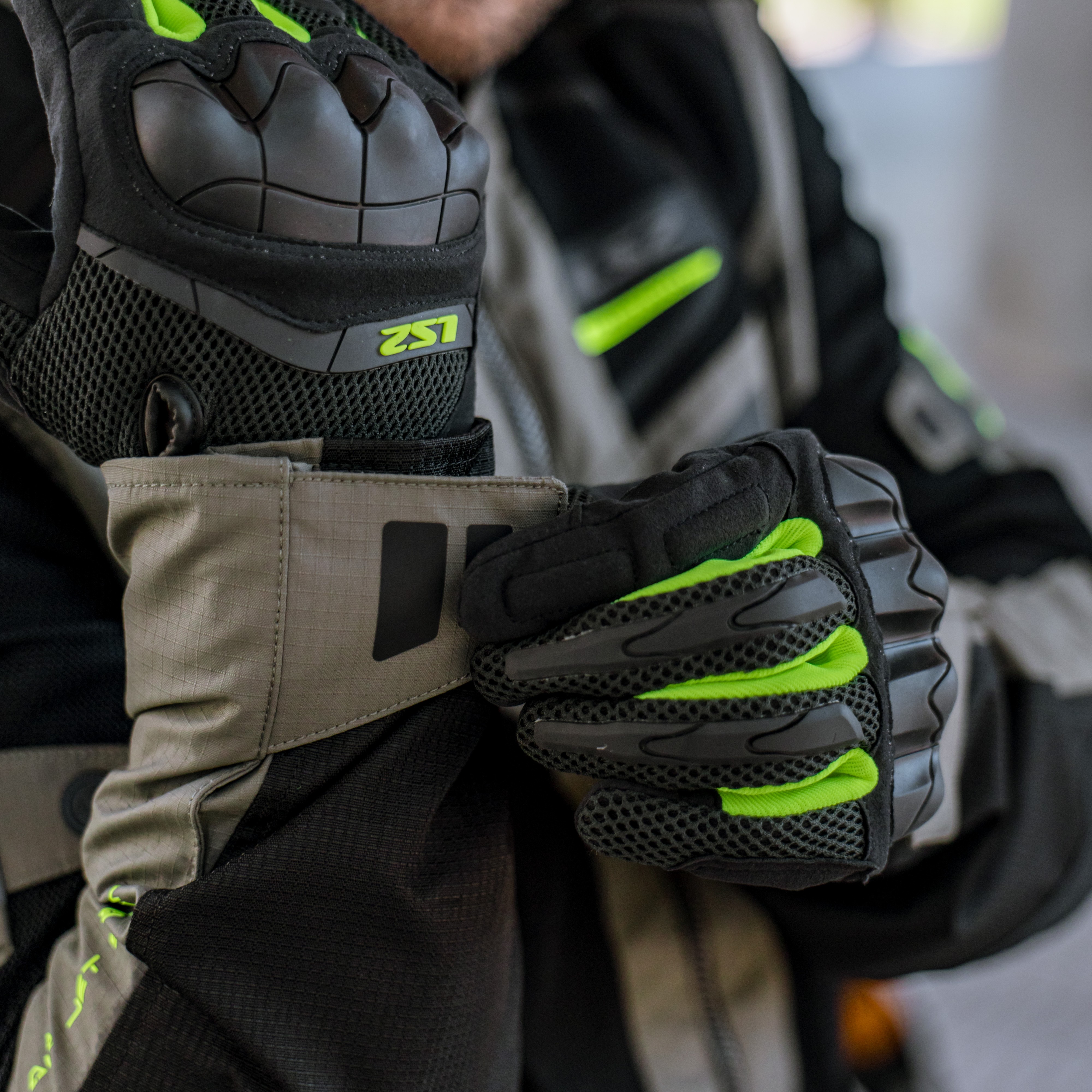 Campera Ls2 Garda Air Hombre Negra / Gris