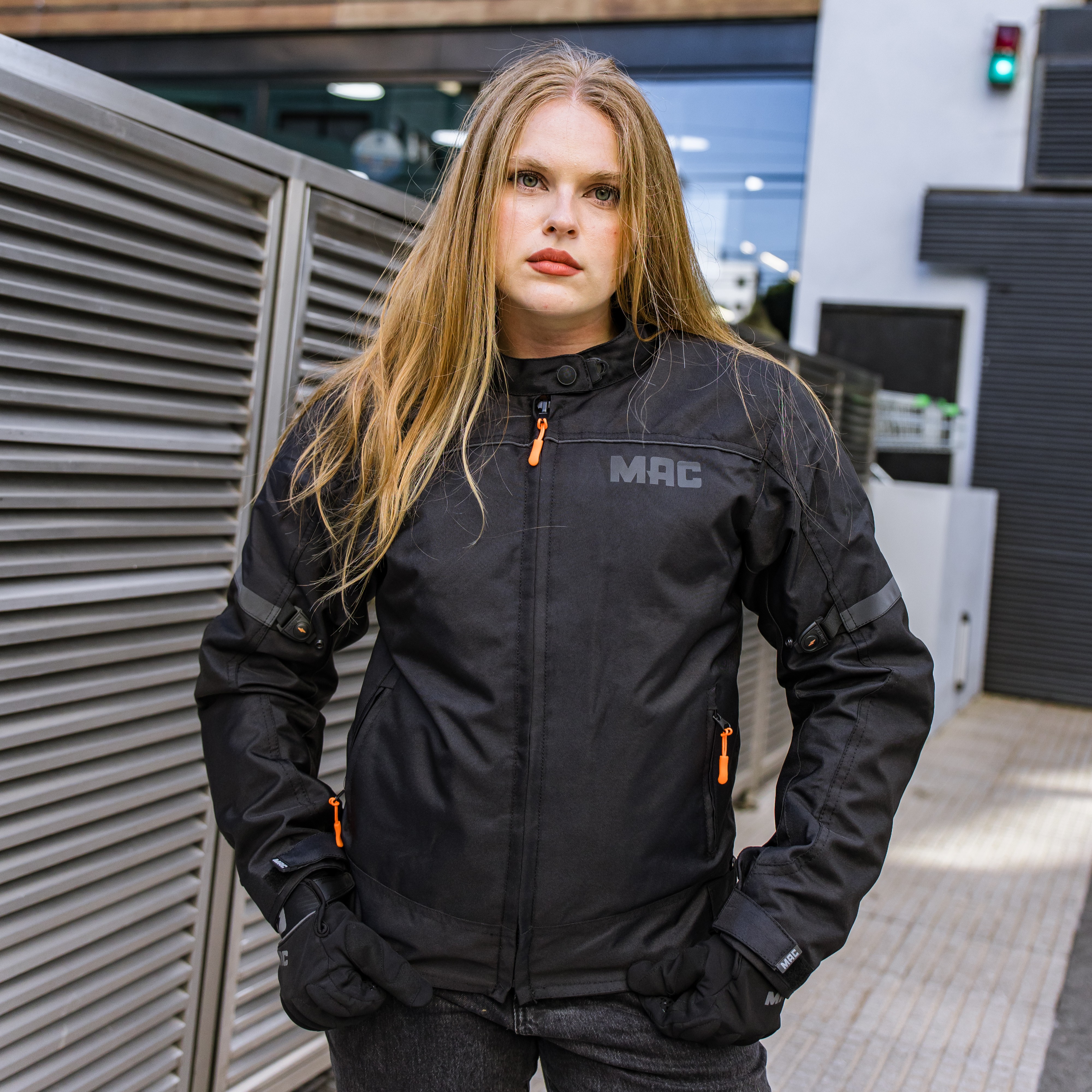 Campera MAC Cardinal Mujer / Negro