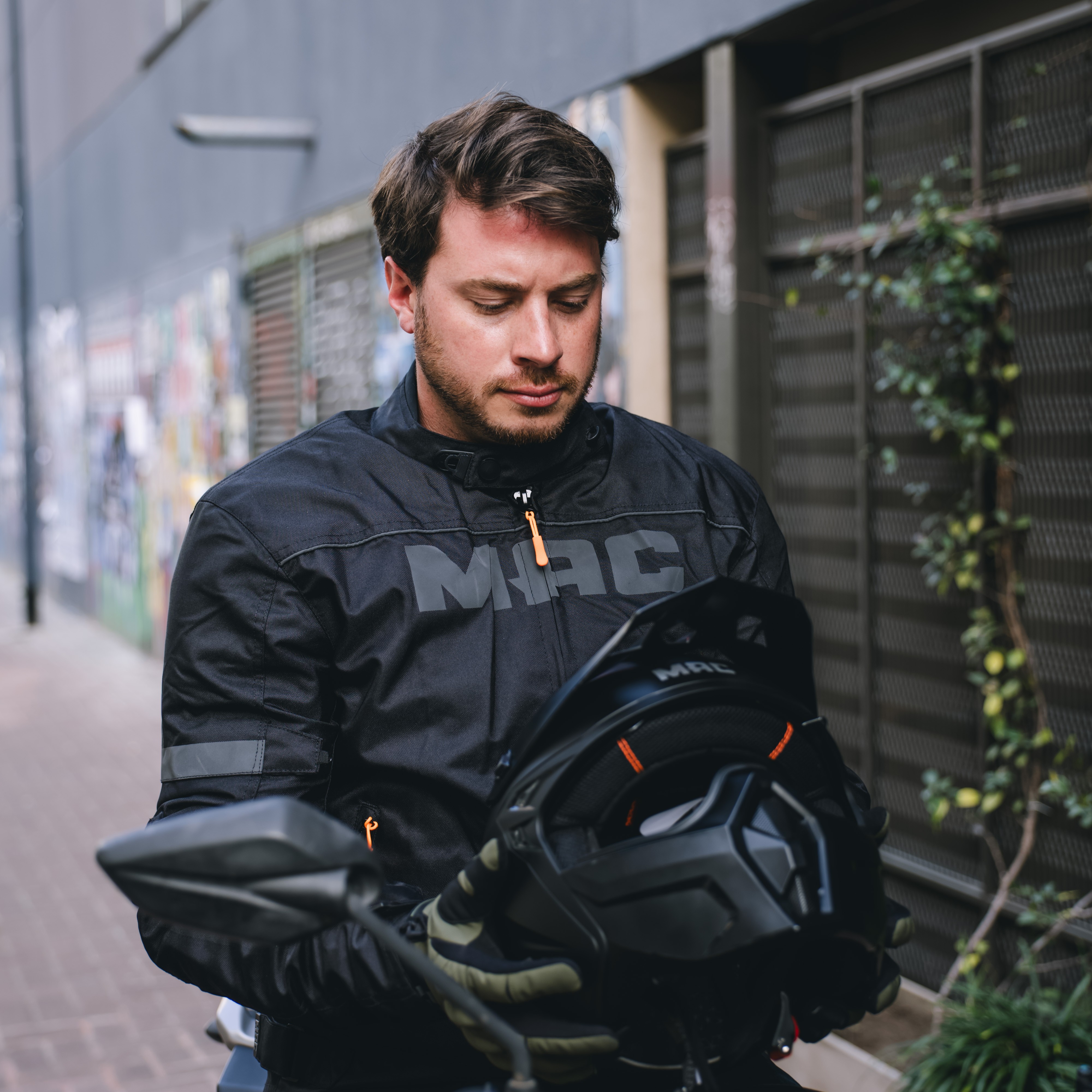 Campera MAC Cardinal Hombre / Negro