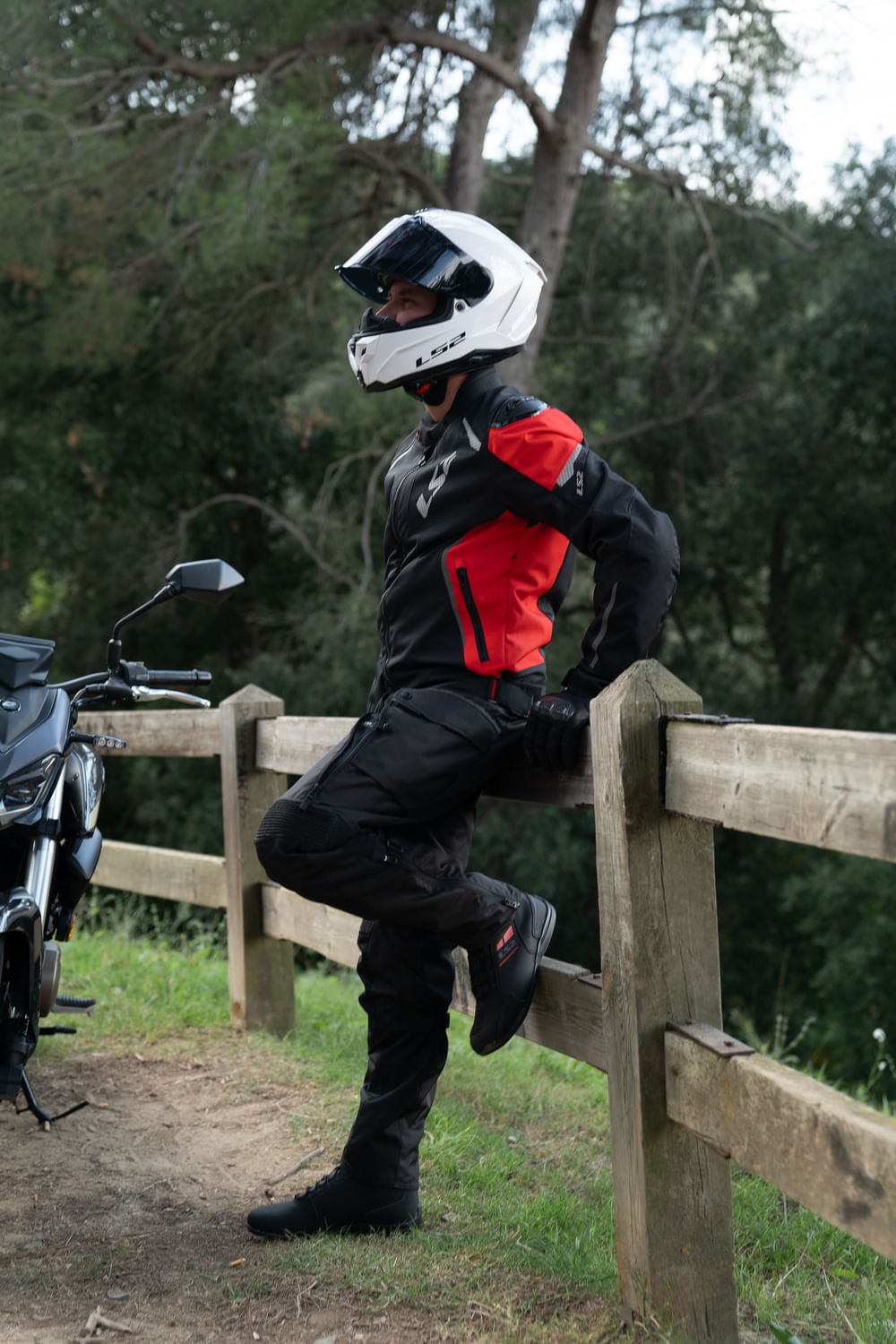 Campera LS2 Zoom Hombre Negro / Rojo