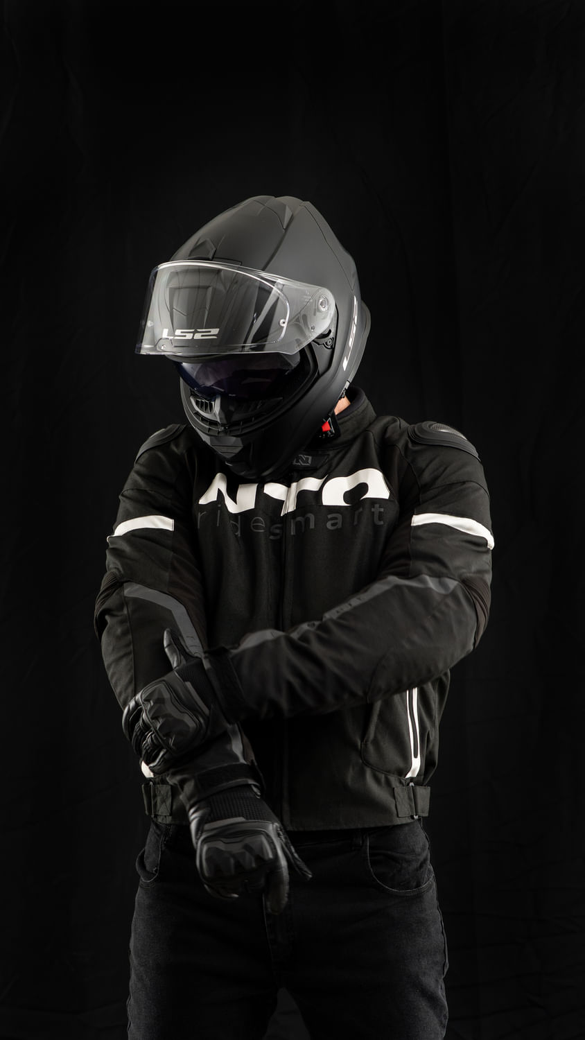 Campera NTO Striker Hombre Negro