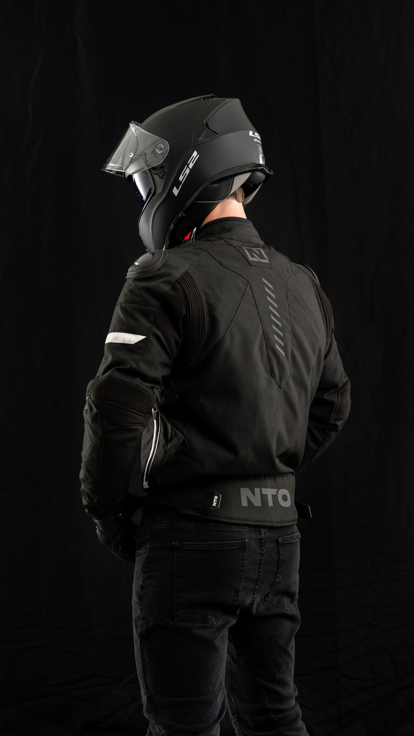 Campera NTO Striker Hombre Negro