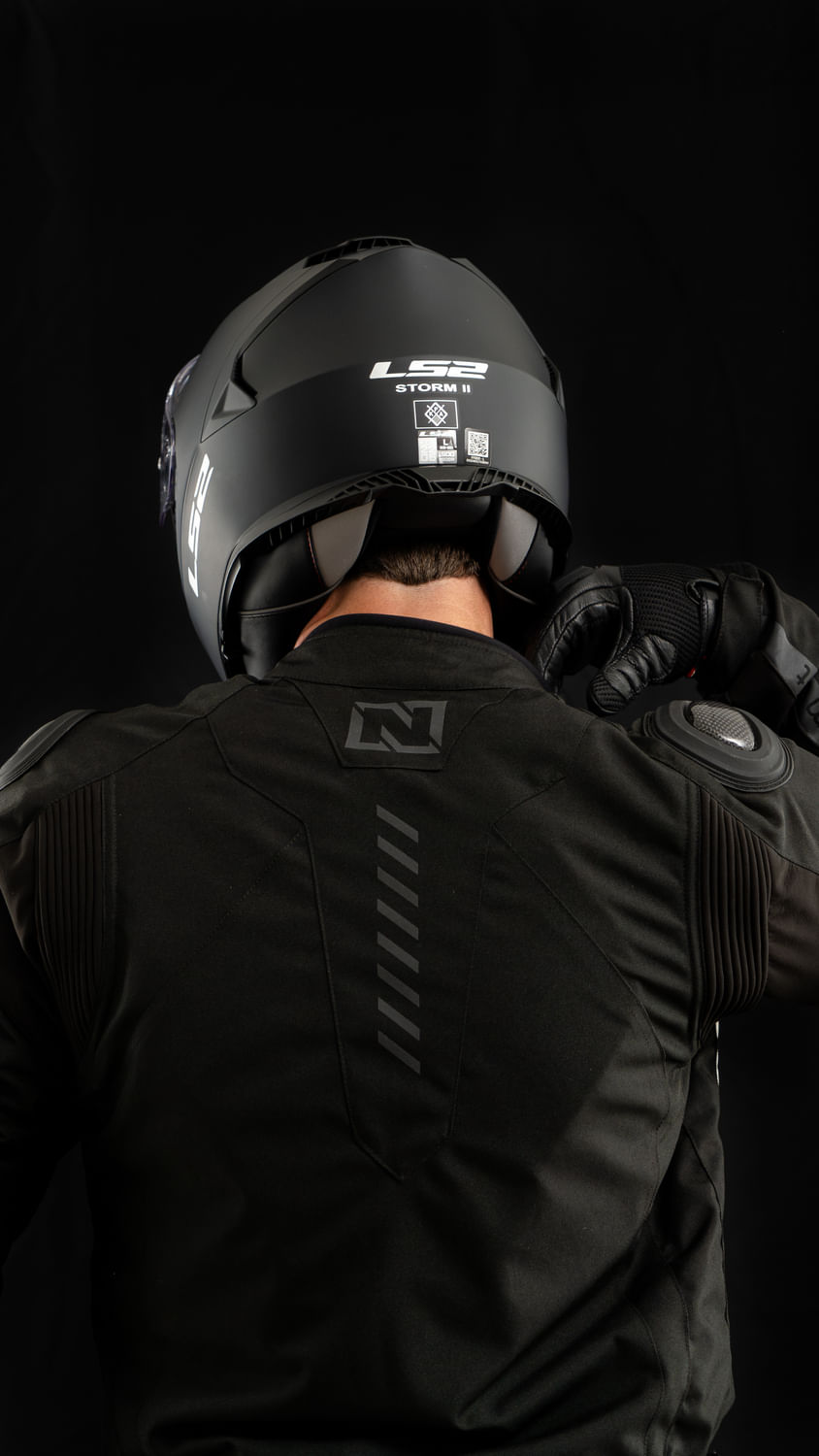 Campera NTO Striker Hombre Negro