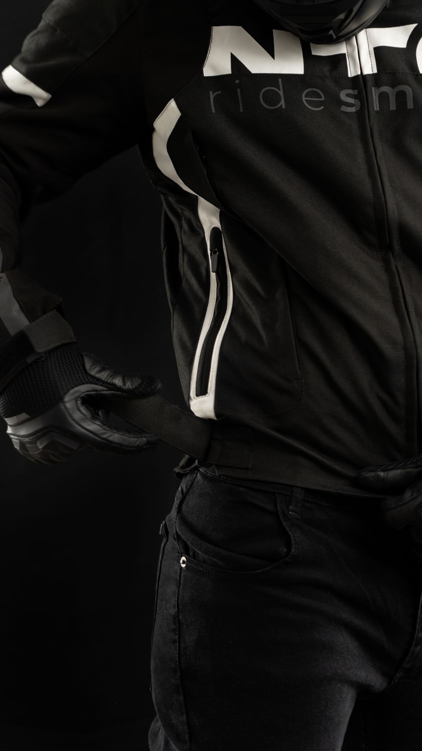 Campera NTO Striker Hombre Negro