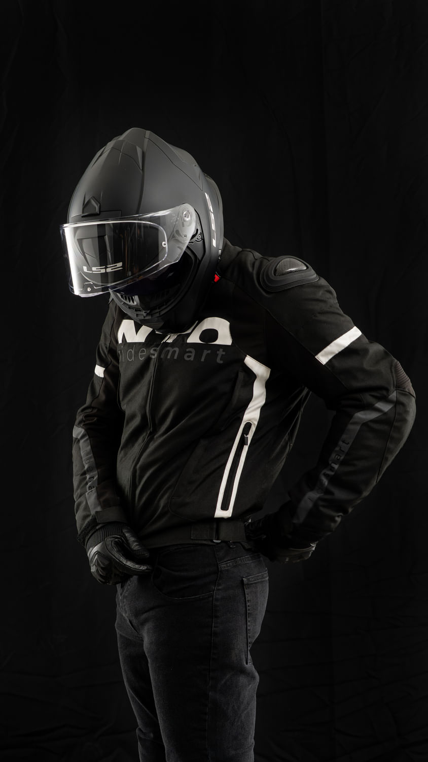 Campera NTO Striker Hombre Negro