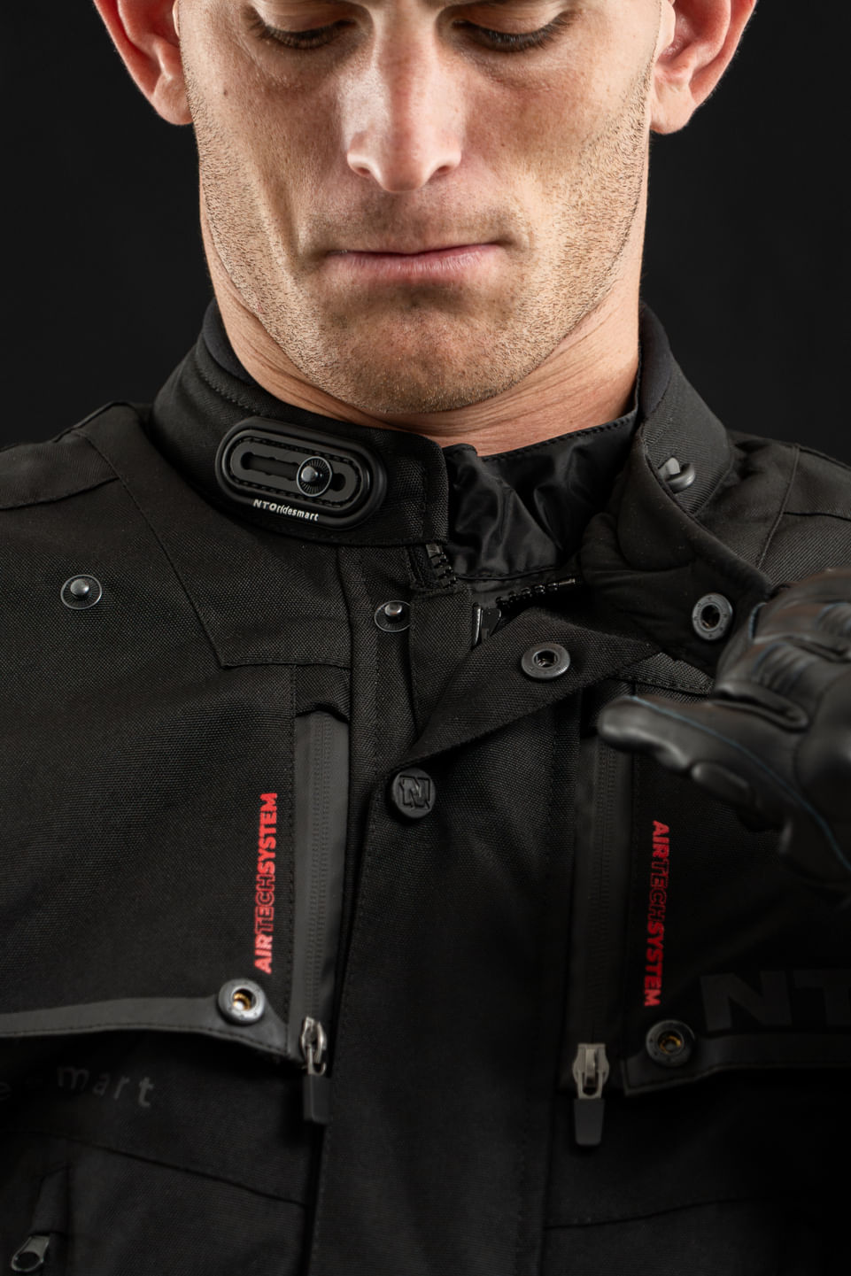 Campera NTO Indiana Hombre Negro / Rojo