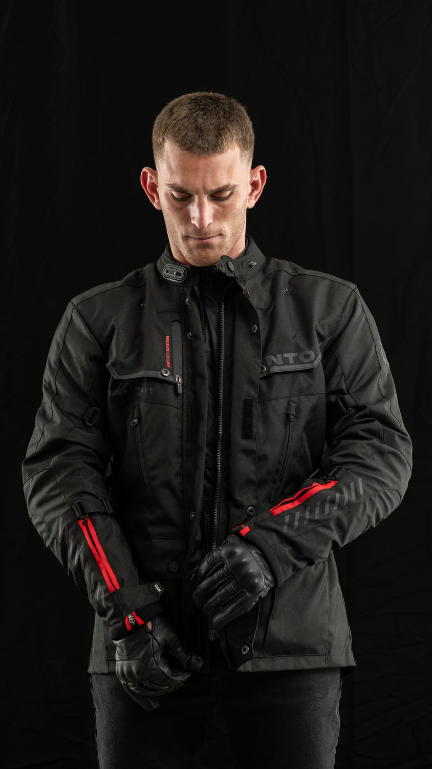 Campera NTO Indiana Hombre Negro / Rojo