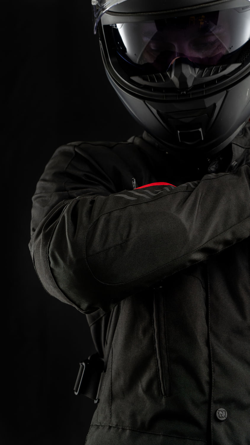 Campera NTO Indiana Hombre Negro / Rojo
