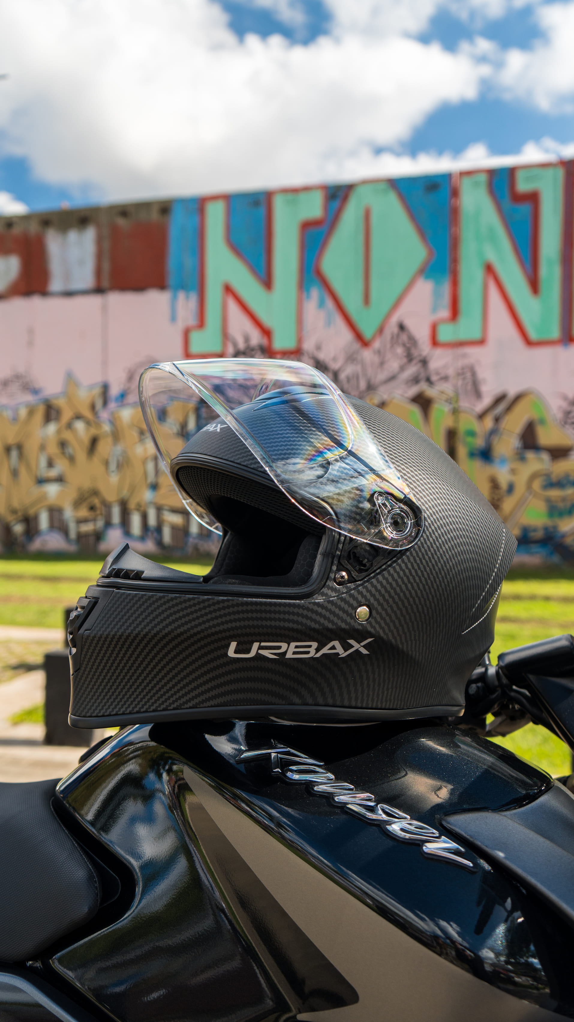 Casco Urbax 018 Mito Complot Negro / Mate