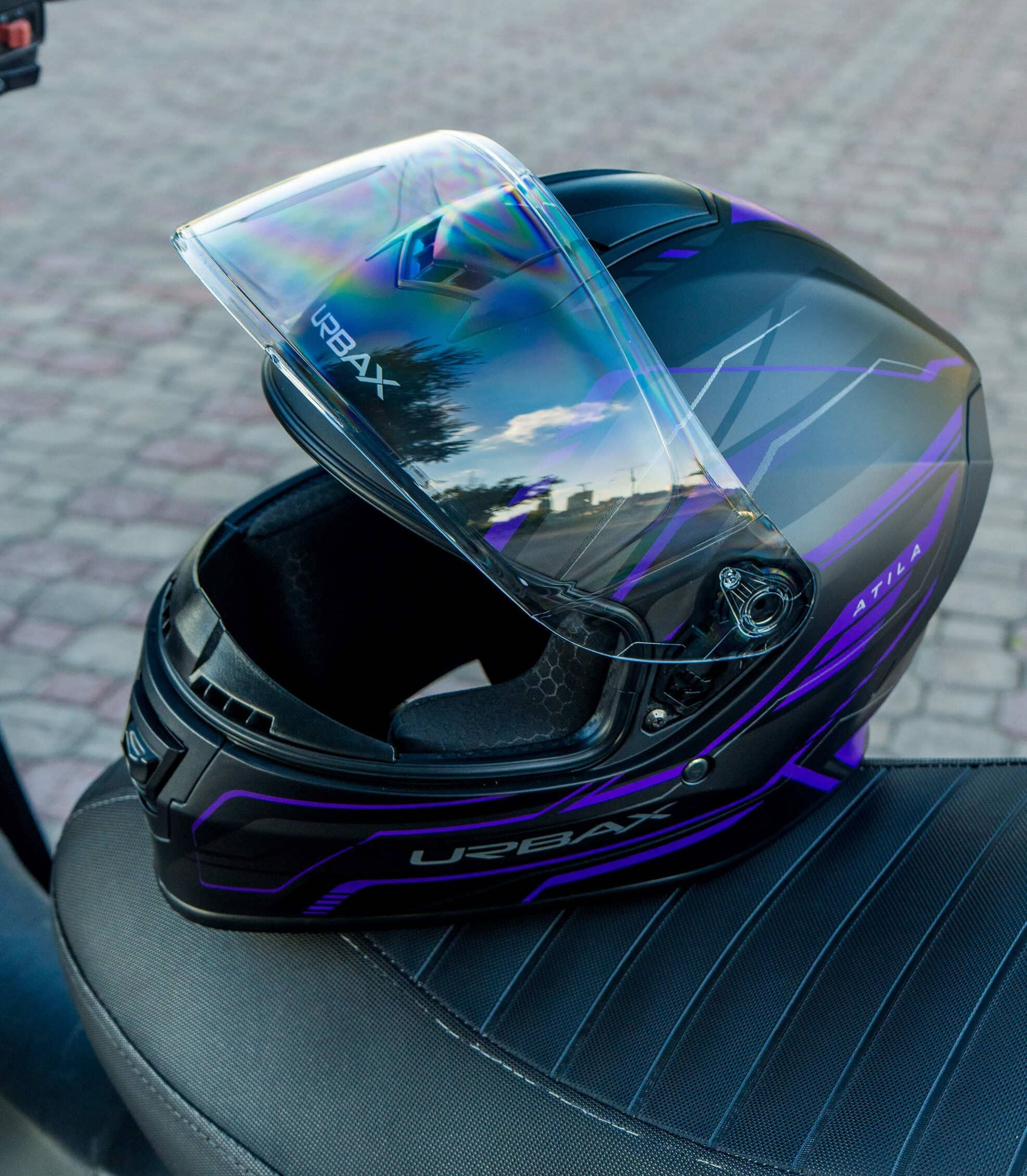Casco Urbax 018 Mito Atila Negro / Violeta / Mate