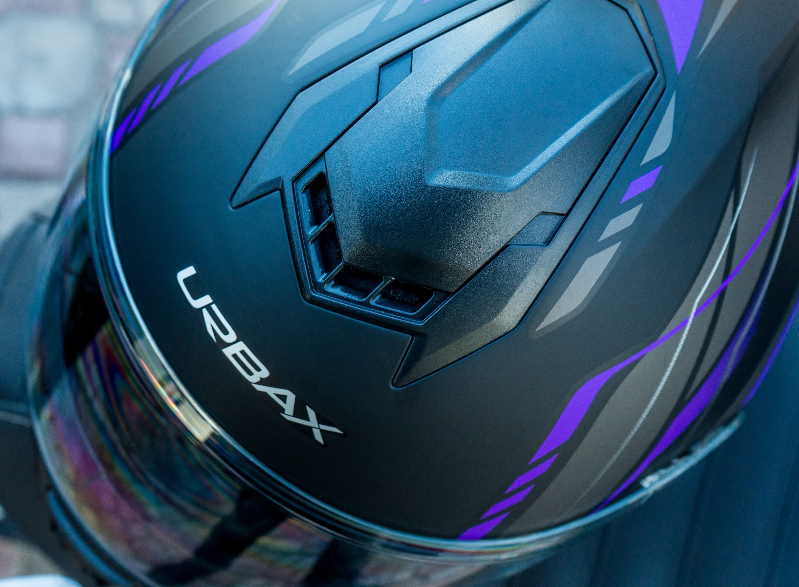 Casco Urbax 018 Mito Atila Negro / Violeta / Mate