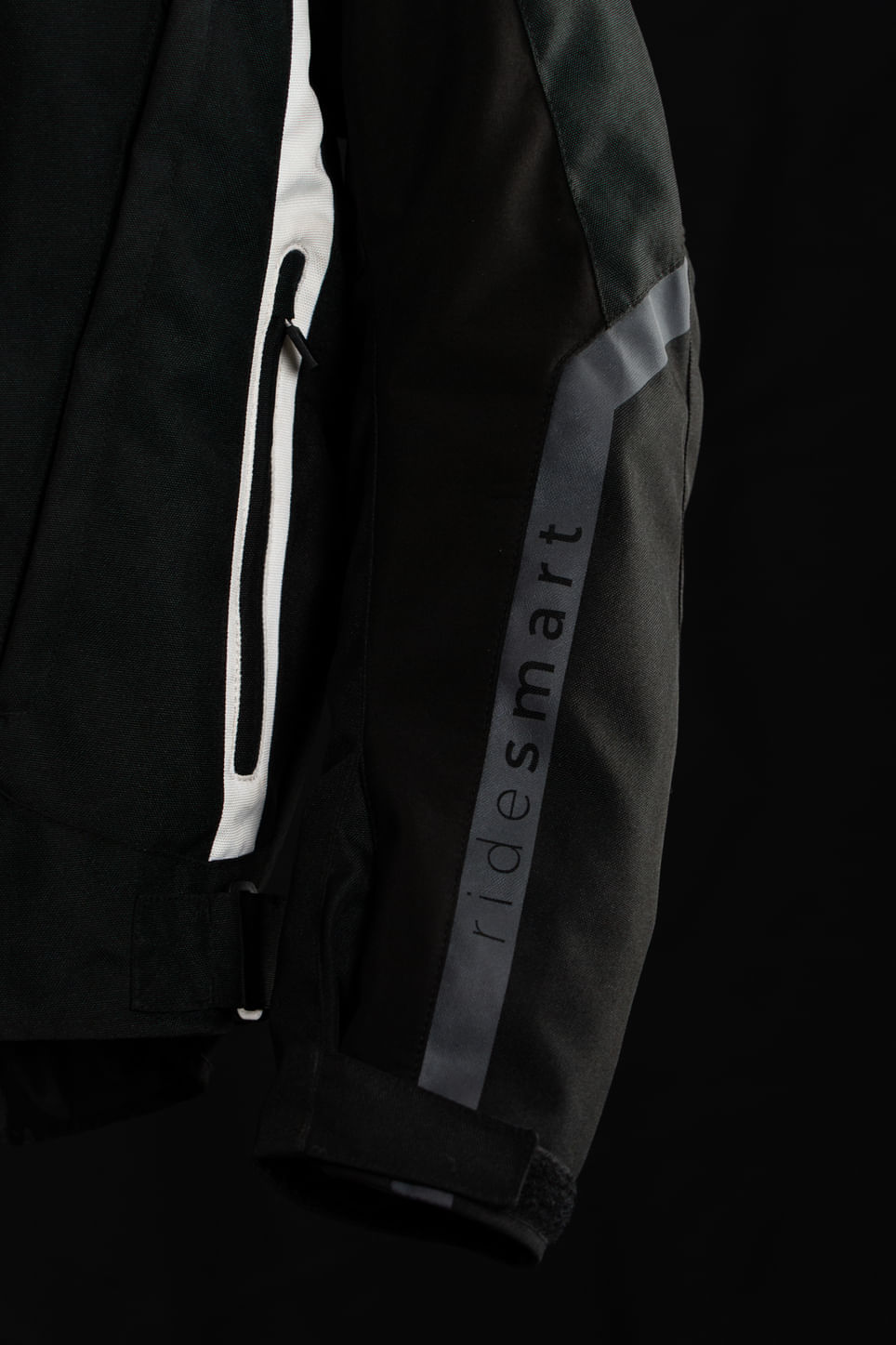 Campera NTO Striker Mujer Negro